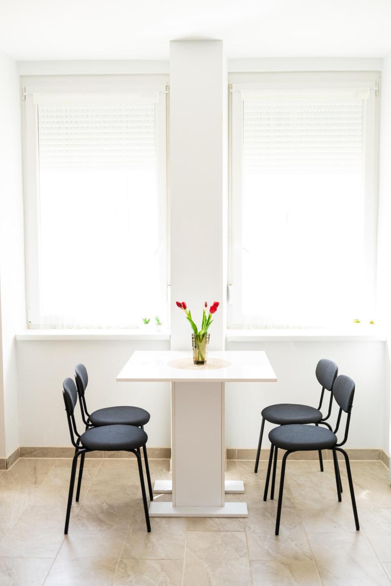 Winestone Corner Apartment Debrecen Buitenkant foto