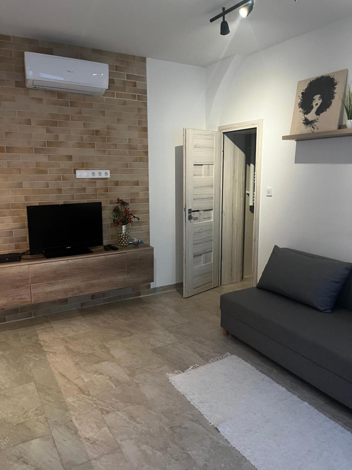 Winestone Corner Apartment Debrecen Buitenkant foto